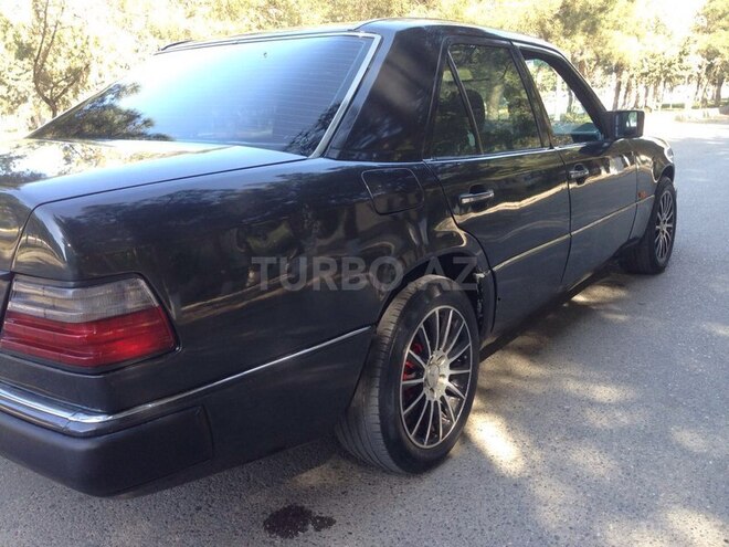 Mercedes E 220 1992, 241,000 km - 2.2 l - Sumqayıt