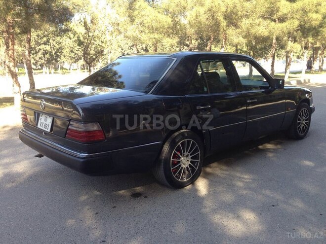 Mercedes E 220 1992, 241,000 km - 2.2 l - Sumqayıt