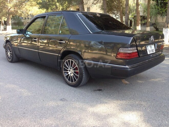 Mercedes E 220 1992, 241,000 km - 2.2 l - Sumqayıt
