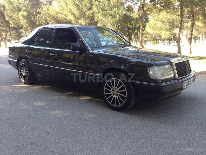 Mercedes E 220 1992, 241,000 km - 2.2 l - Sumqayıt