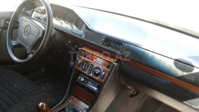 Mercedes E 250 1993, 250,000 km - 2.5 л - Bakı