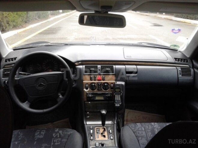 Mercedes E 240 1998, 286,000 km - 2.6 l - Sumqayıt