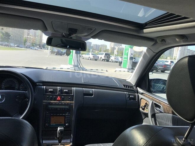 Mercedes E 320 2001, 298,000 km - 3.2 l - Bakı