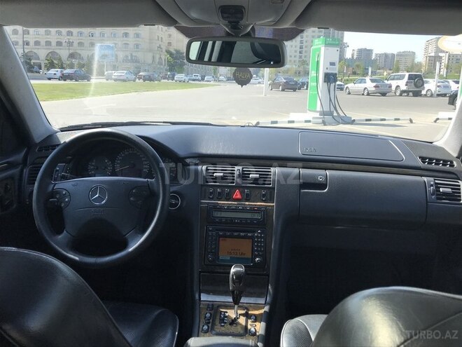 Mercedes E 320 2001, 298,000 km - 3.2 l - Bakı