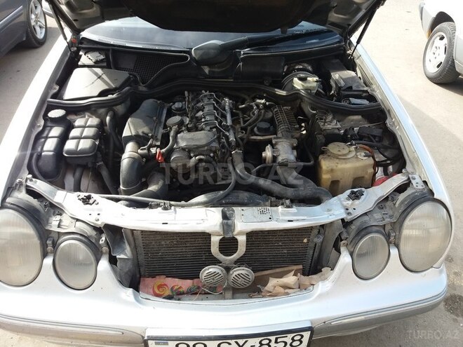 Mercedes E 220 2000, 280,000 km - 2.2 l - Beyləqan