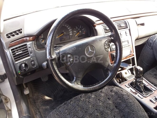 Mercedes E 220 2000, 280,000 km - 2.2 l - Beyləqan