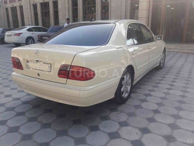Mercedes E 220 2001, 290,000 km - 2.2 l - Ucar