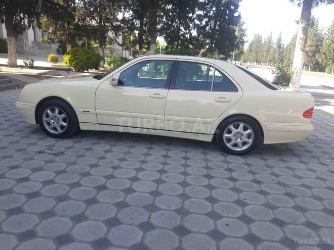 Mercedes E 220 2001, 290,000 km - 2.2 l - Ucar
