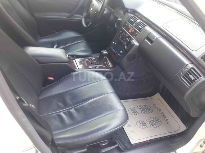Mercedes E 220 2001, 290,000 km - 2.2 l - Ucar