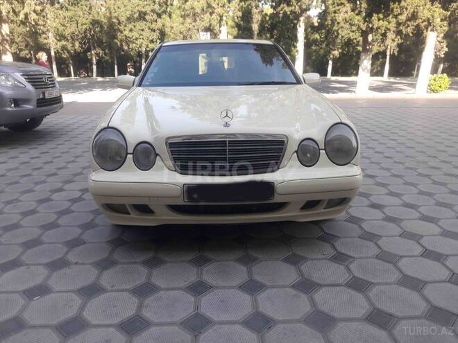 Mercedes E 220 2001, 290,000 km - 2.2 l - Ucar