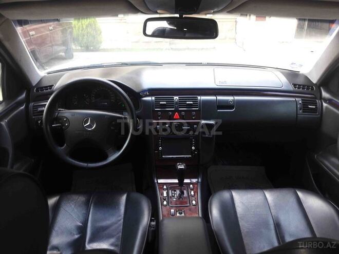 Mercedes E 220 2001, 290,000 km - 2.2 l - Ucar