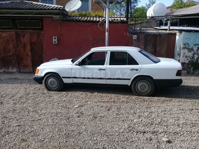 Mercedes E 250 1986, 38,200 km - 2.5 l - Ağstafa