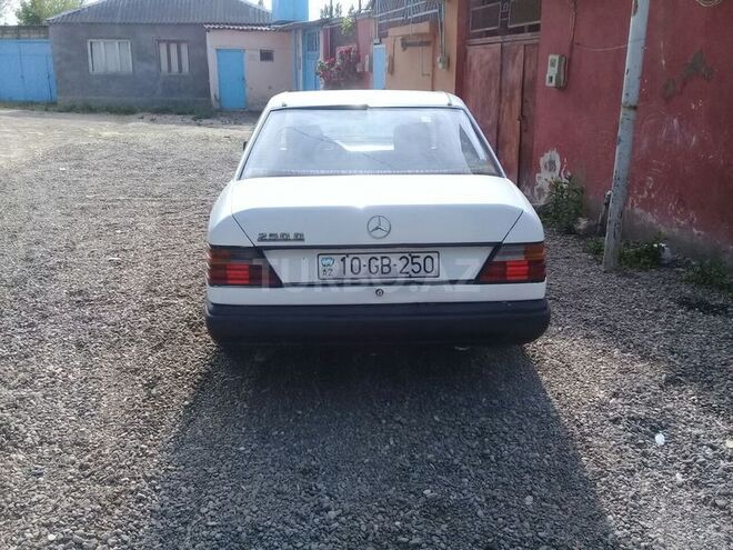 Mercedes E 250 1986, 38,200 km - 2.5 l - Ağstafa
