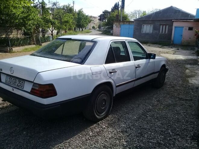 Mercedes E 250 1986, 38,200 km - 2.5 l - Ağstafa