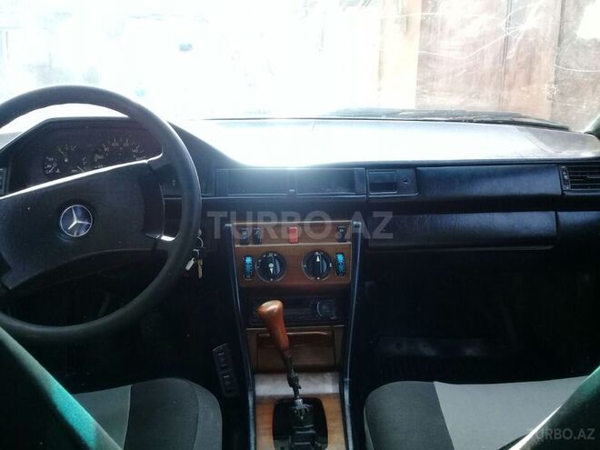 Mercedes E 250 1986, 38,200 km - 2.5 l - Ağstafa