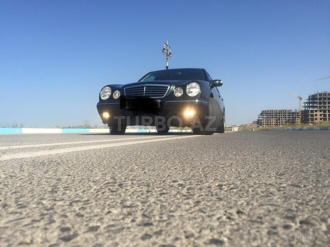Mercedes E 240 2000, 270,000 km - 2.6 л - Sumqayıt