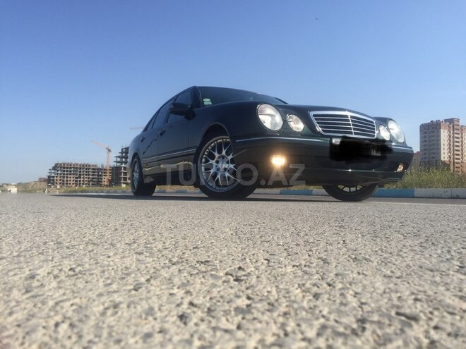 Mercedes E 240 2000, 270,000 km - 2.6 л - Sumqayıt