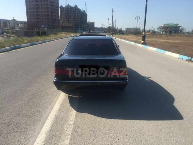 Mercedes E 240 2000, 270,000 km - 2.6 л - Sumqayıt