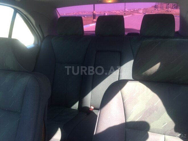 Mercedes E 240 2000, 270,000 km - 2.6 л - Sumqayıt