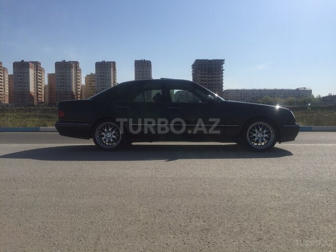 Mercedes E 240 2000, 270,000 km - 2.6 л - Sumqayıt