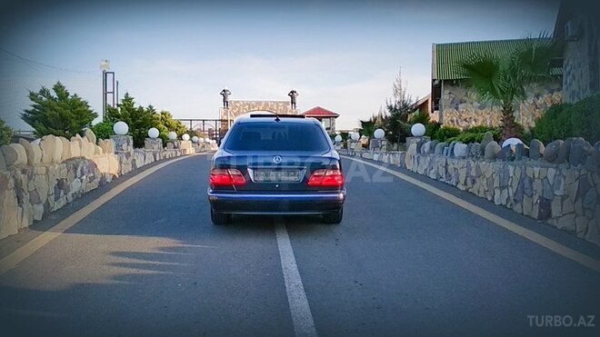 Mercedes E 220 2000, 397,800 km - 2.2 l - Bakı