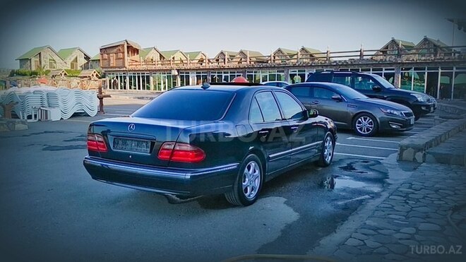 Mercedes E 220 2000, 397,800 km - 2.2 l - Bakı