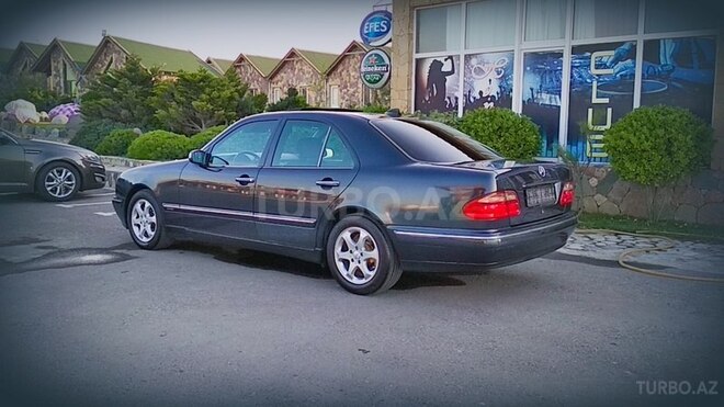 Mercedes E 220 2000, 397,800 km - 2.2 l - Bakı