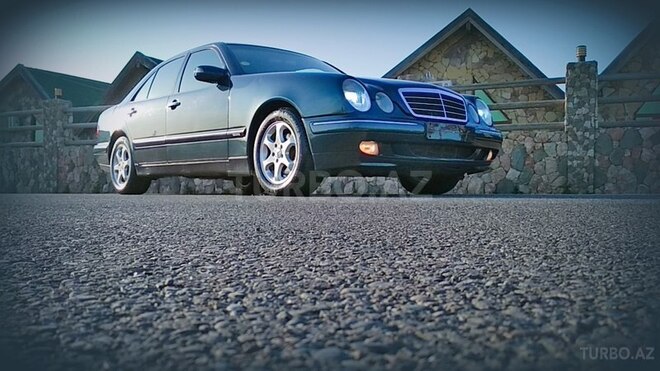 Mercedes E 220 2000, 397,800 km - 2.2 l - Bakı