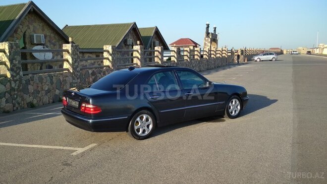 Mercedes E 220 2000, 397,800 km - 2.2 l - Bakı