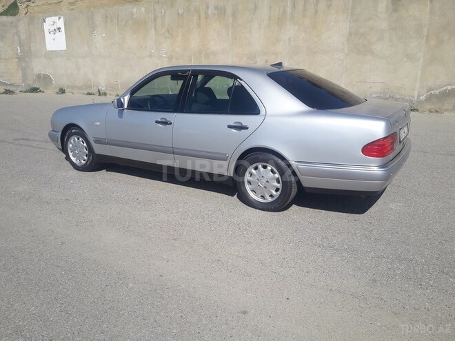 Mercedes E 240 1999, 282,600 km - 2.4 l - Gəncə