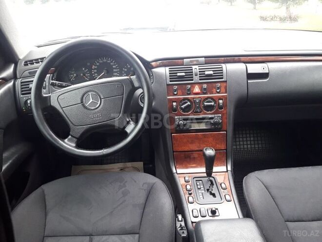 Mercedes E 240 1999, 282,600 km - 2.4 l - Gəncə