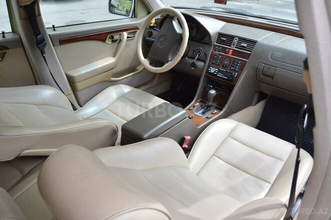 Mercedes C 220 1995, 238,000 km - 2.2 l - Bakı