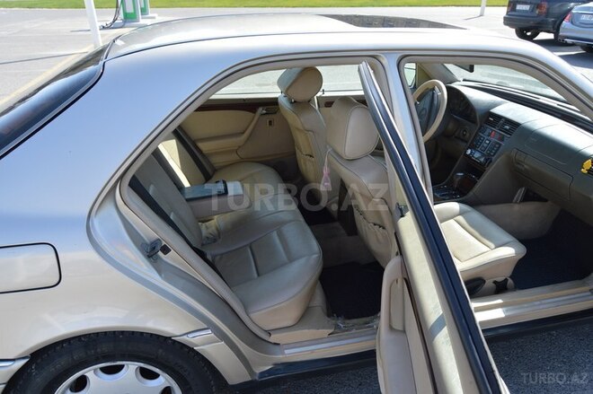 Mercedes C 220 1995, 238,000 km - 2.2 l - Bakı