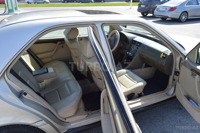 Mercedes C 220 1995, 238,000 km - 2.2 l - Bakı