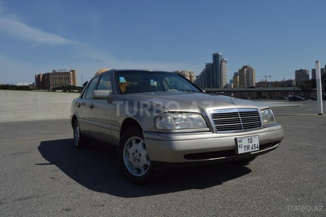 Mercedes C 220 1995, 238,000 km - 2.2 l - Bakı