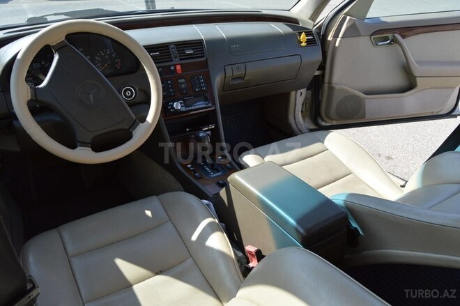 Mercedes C 220 1995, 238,000 km - 2.2 l - Bakı
