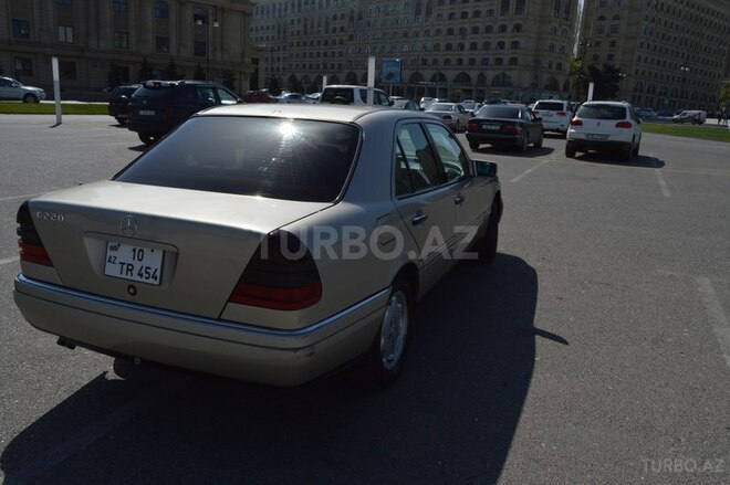 Mercedes C 220 1995, 238,000 km - 2.2 l - Bakı
