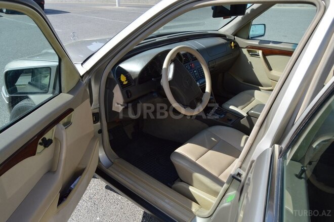 Mercedes C 220 1995, 238,000 km - 2.2 l - Bakı
