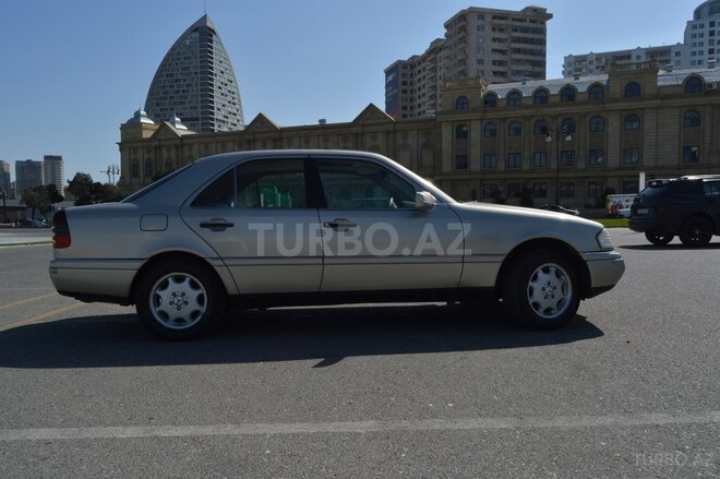 Mercedes C 220 1995, 238,000 km - 2.2 l - Bakı