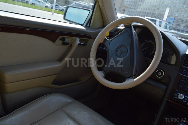 Mercedes C 220 1995, 238,000 km - 2.2 l - Bakı