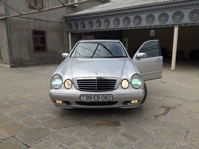 Mercedes E 270 2001, 261,000 km - 2.7 l - Bakı