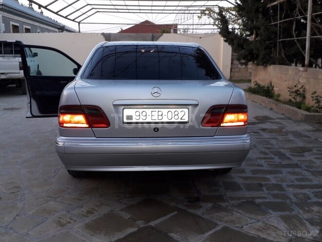Mercedes E 270 2001, 261,000 km - 2.7 l - Bakı