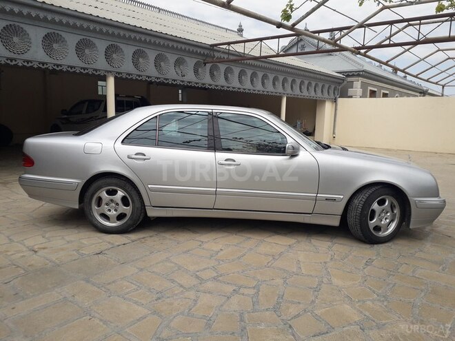 Mercedes E 270 2001, 261,000 km - 2.7 l - Bakı