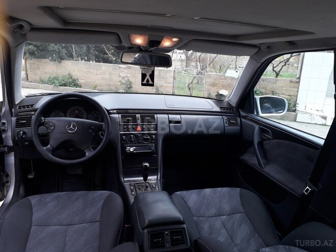 Mercedes E 270 2001, 261,000 km - 2.7 l - Bakı