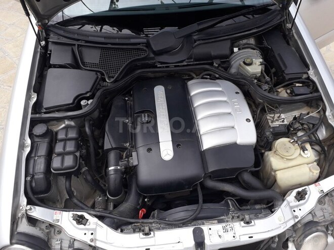 Mercedes E 270 2001, 261,000 km - 2.7 l - Bakı