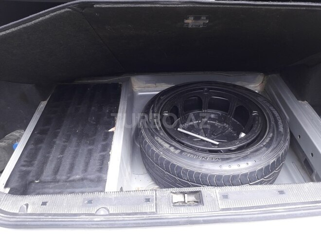 Mercedes E 270 2001, 261,000 km - 2.7 l - Bakı