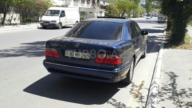 Mercedes E 240 2000, 201,000 km - 2.6 l - Bakı