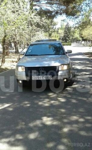 Volkswagen Passat 2003, 177,000 km - 1.8 л - Sumqayıt