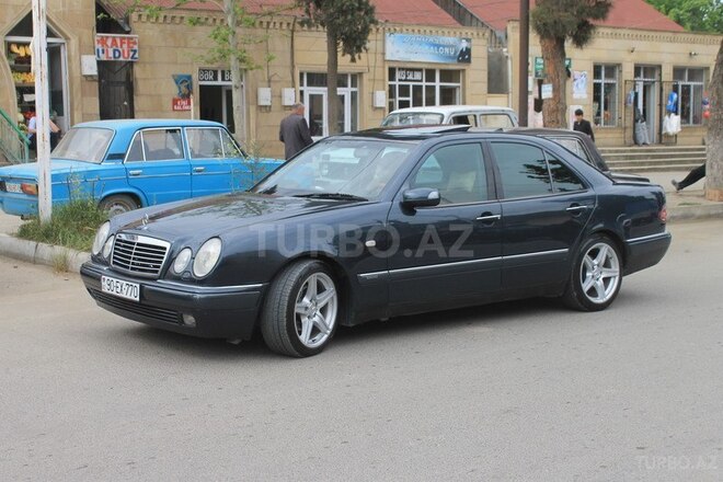 Mercedes E 240 1998, 210,000 km - 2.4 л - Tovuz