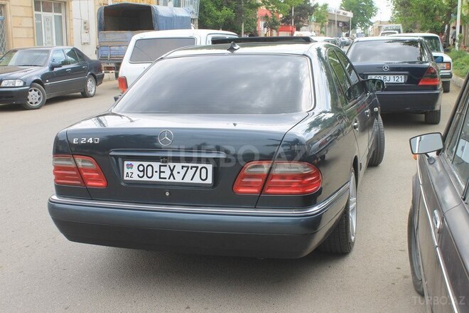 Mercedes E 240 1998, 210,000 km - 2.4 л - Tovuz